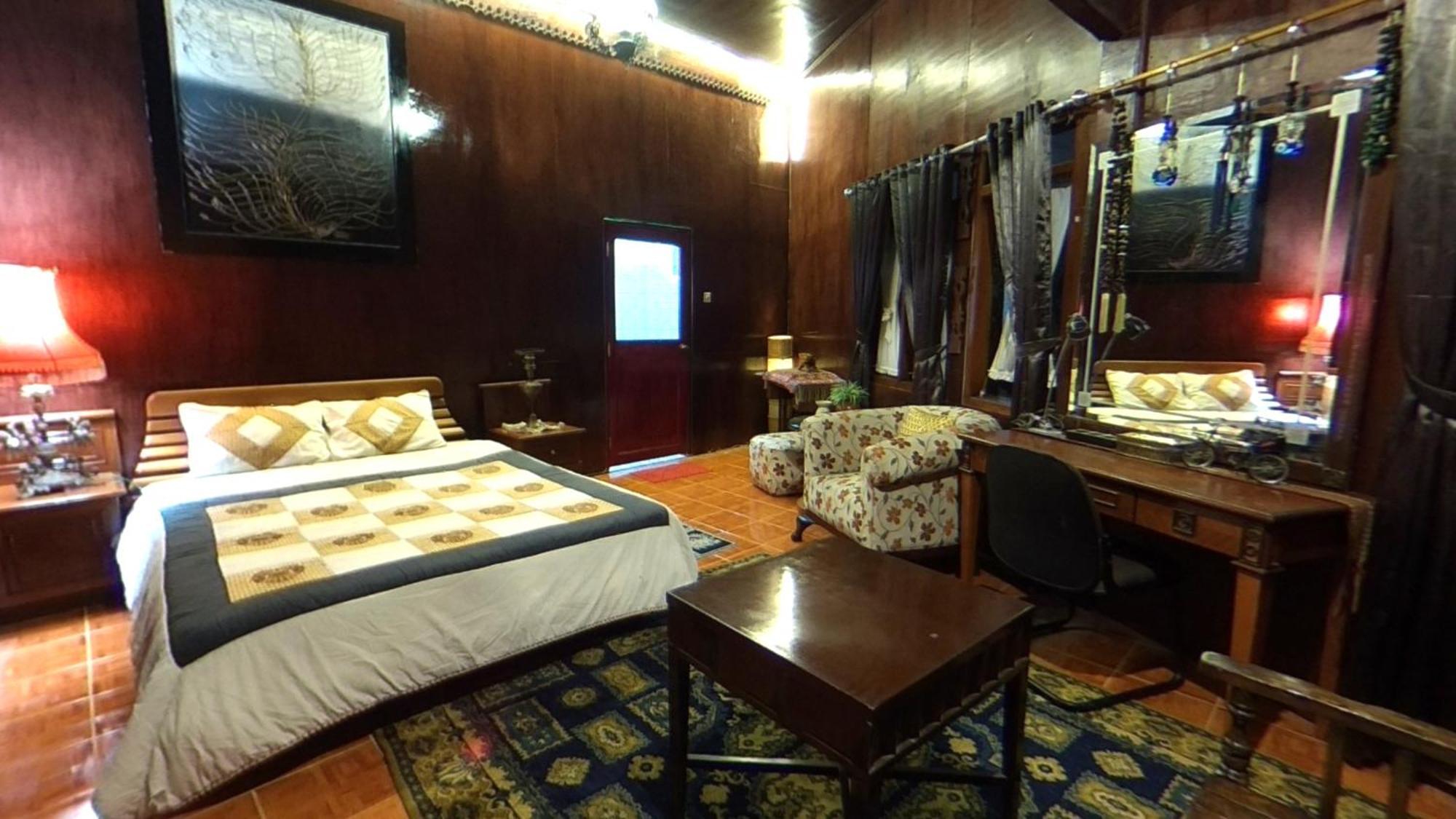Badjoeri Ethnic Wooden Homestay Bandung Zimmer foto