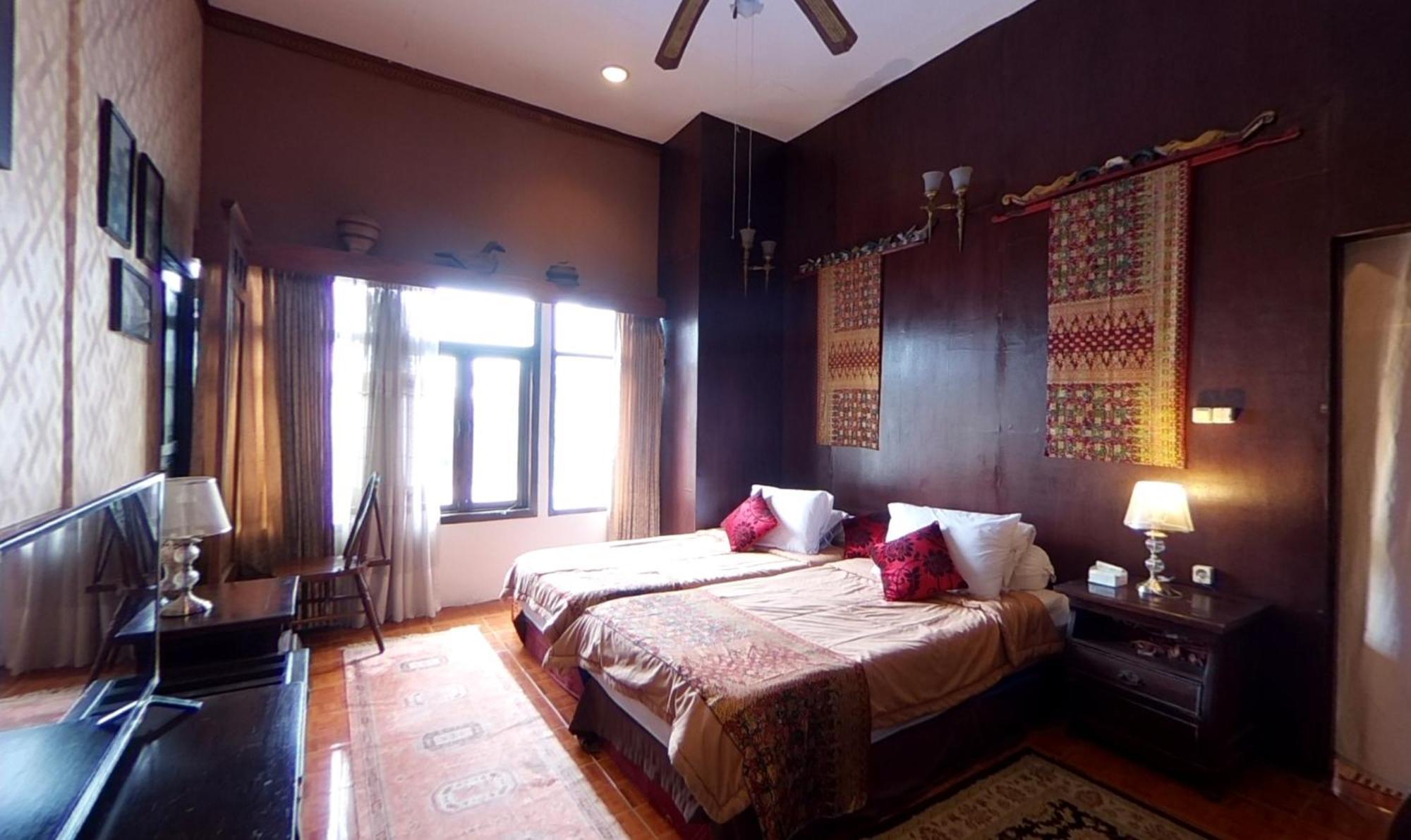 Badjoeri Ethnic Wooden Homestay Bandung Zimmer foto