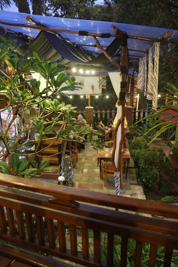 Badjoeri Ethnic Wooden Homestay Bandung Exterior foto